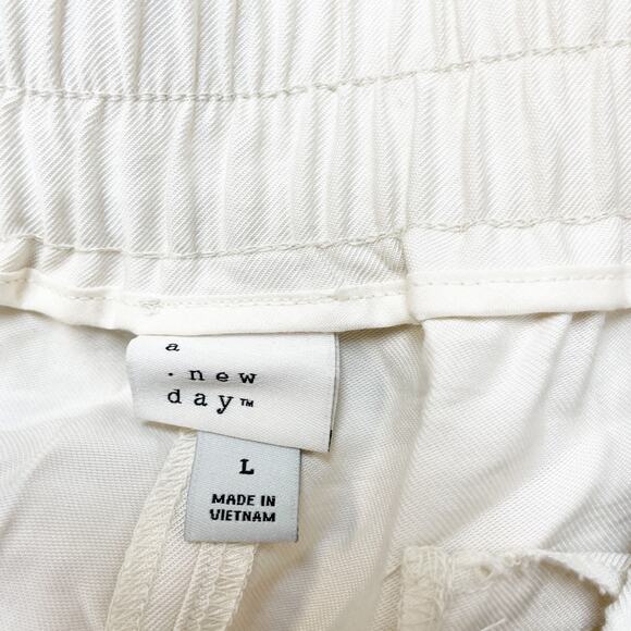 A New Day Women's High Rise Pull On Ankle Cargo Pants Cream Size Large - Picture 5 of 6